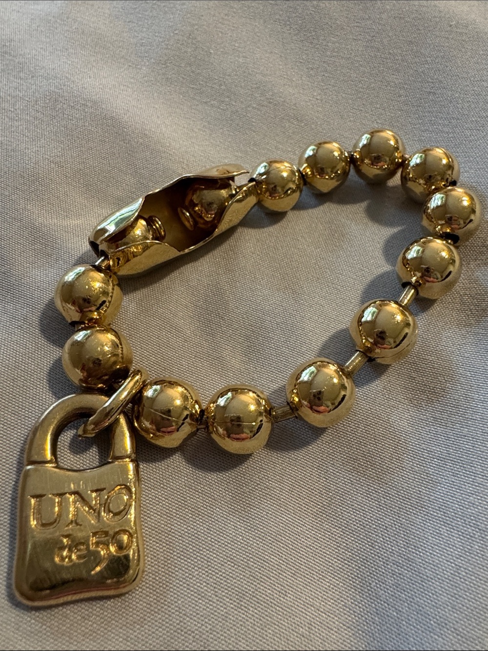 UNO de 50 Gold Ball-Chain Bracelet with Padlock Charm - Picture 3 of 3